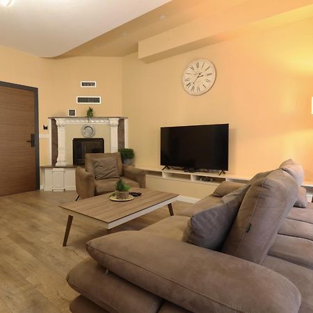 Midtown Prishtina Stays - Central Location Pristina Extérieur photo