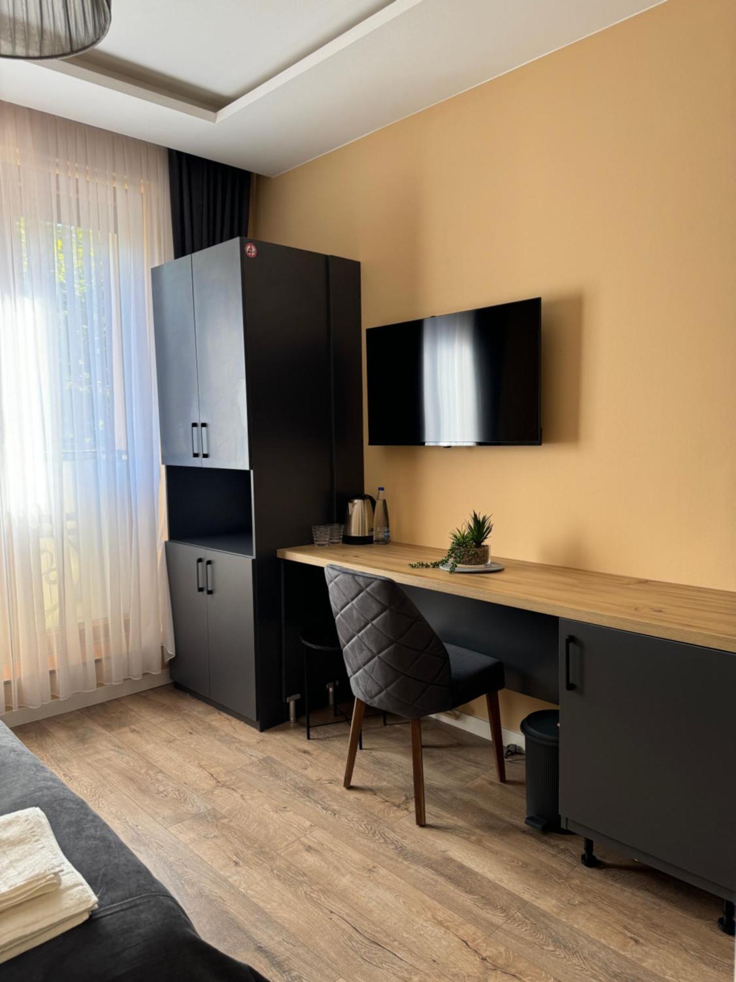 Midtown Prishtina Stays - Central Location Pristina Extérieur photo