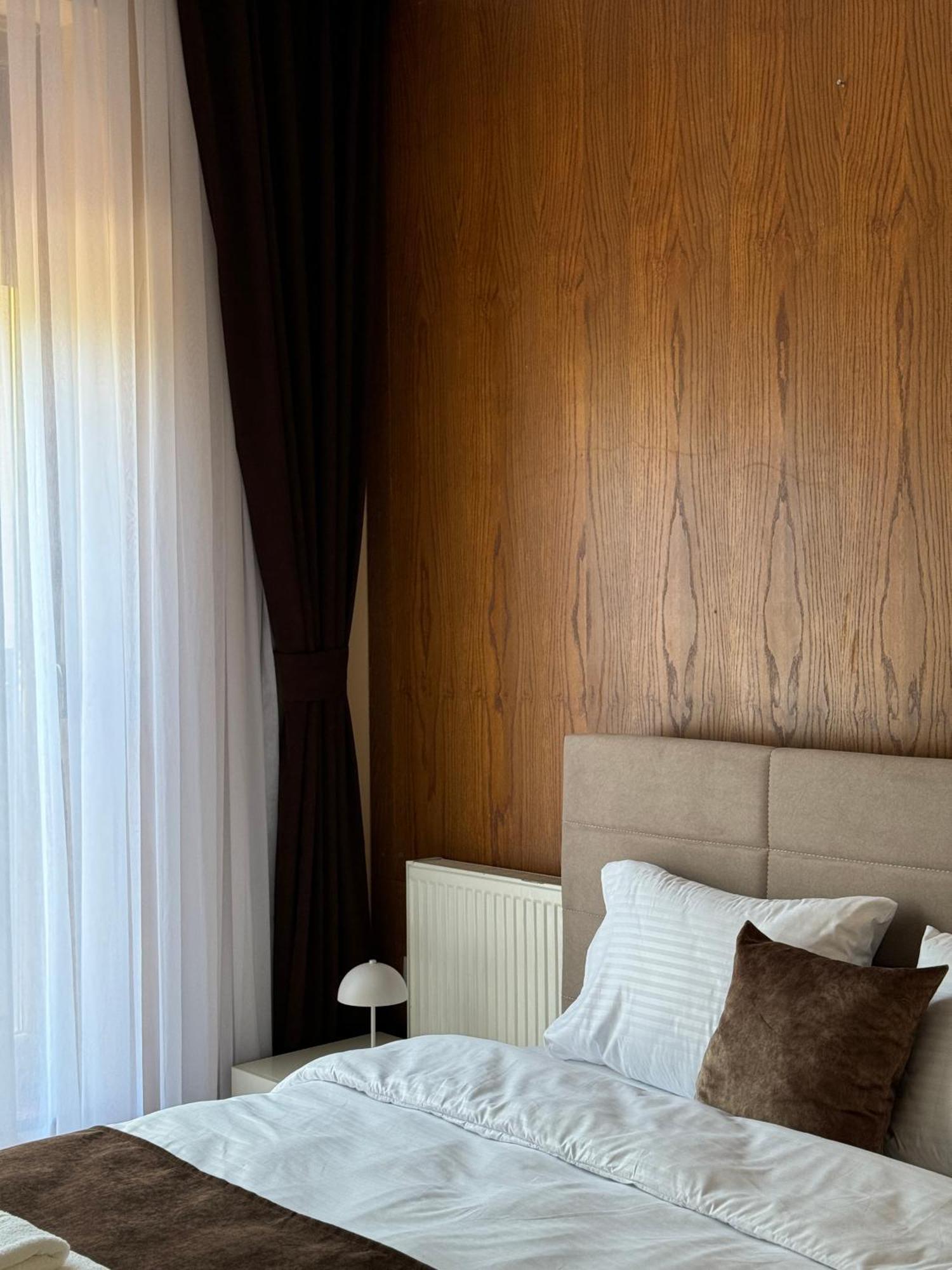 Midtown Prishtina Stays - Central Location Pristina Extérieur photo