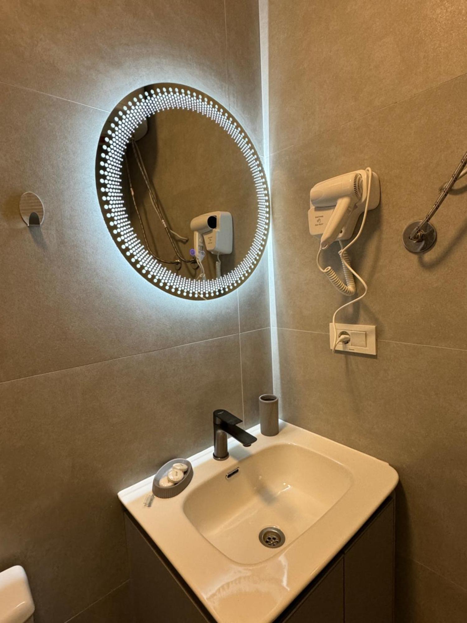 Midtown Prishtina Stays - Central Location Pristina Extérieur photo