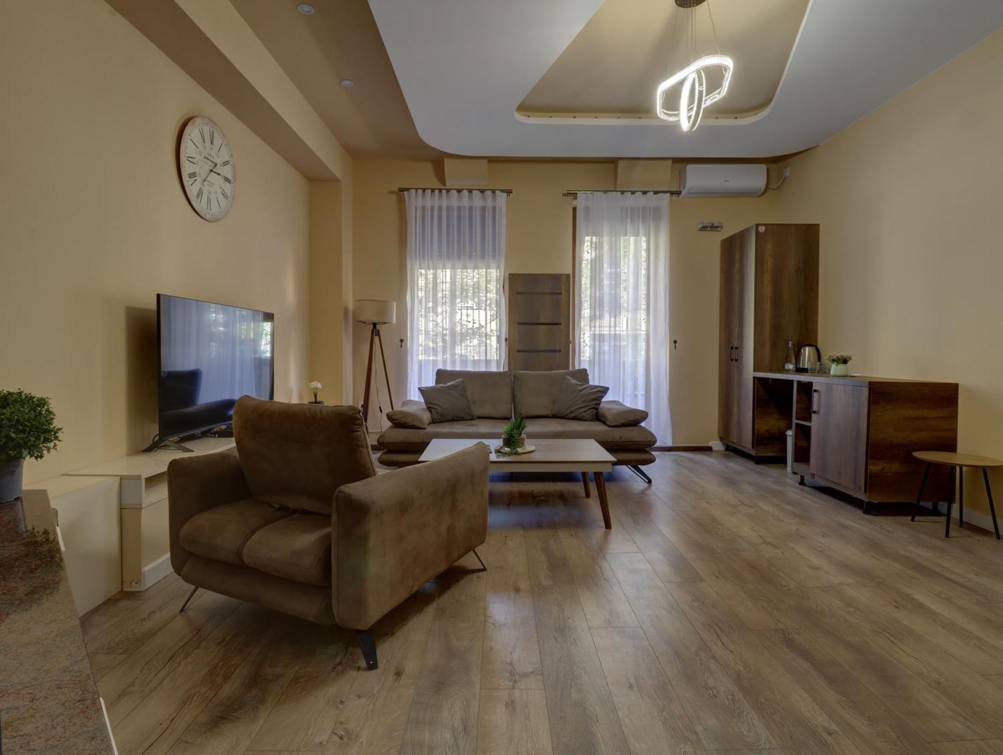 Midtown Prishtina Stays - Central Location Pristina Extérieur photo