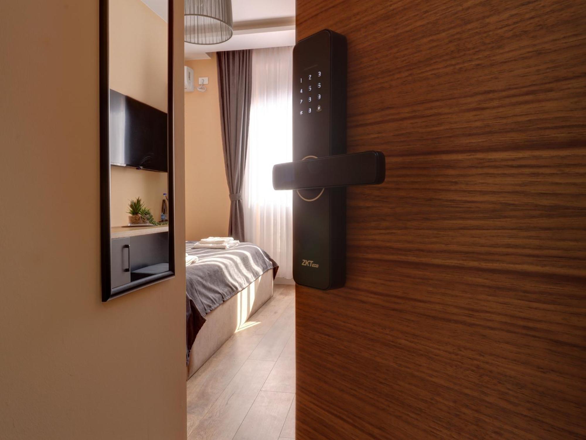 Midtown Prishtina Stays - Central Location Pristina Extérieur photo
