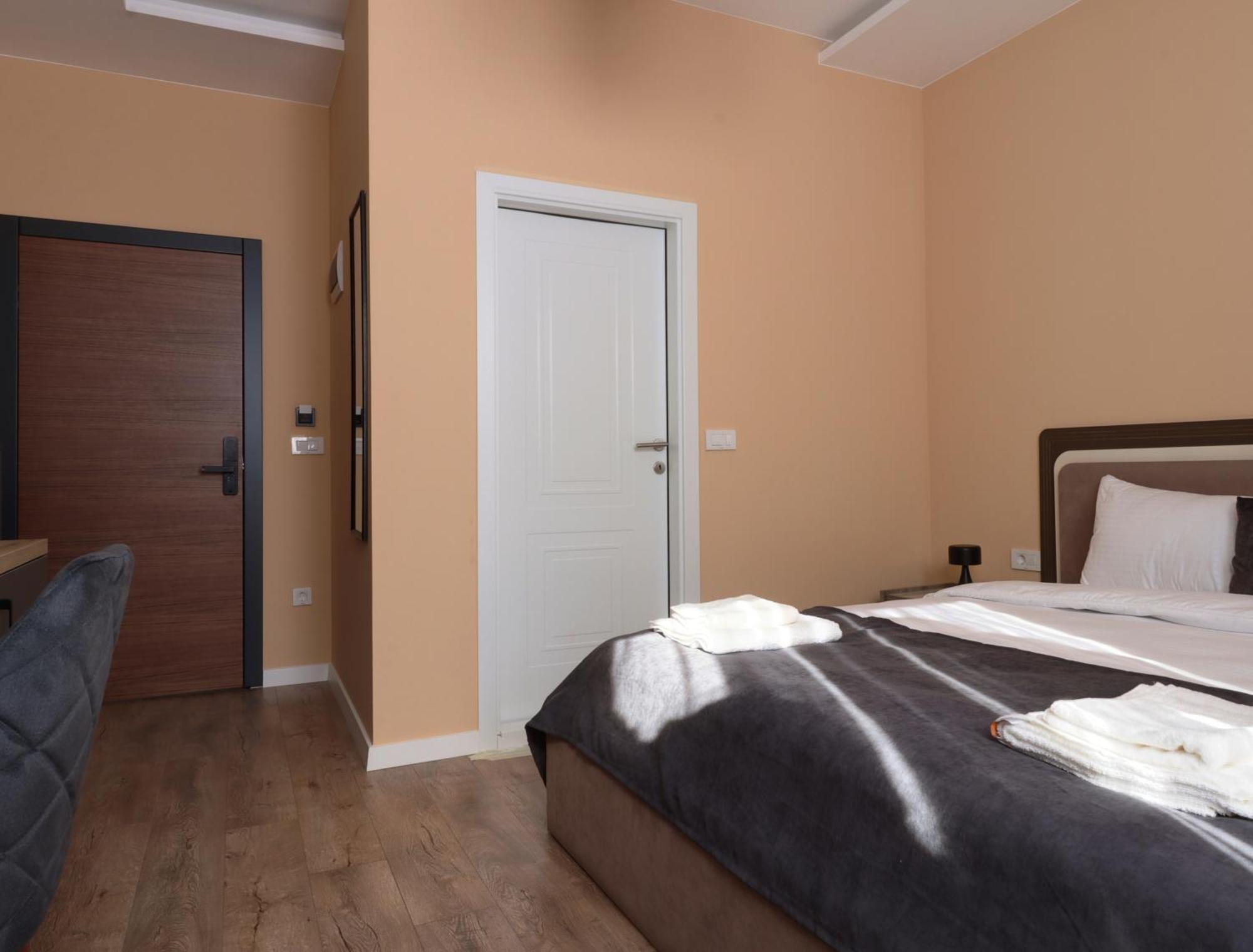 Midtown Prishtina Stays - Central Location Pristina Extérieur photo