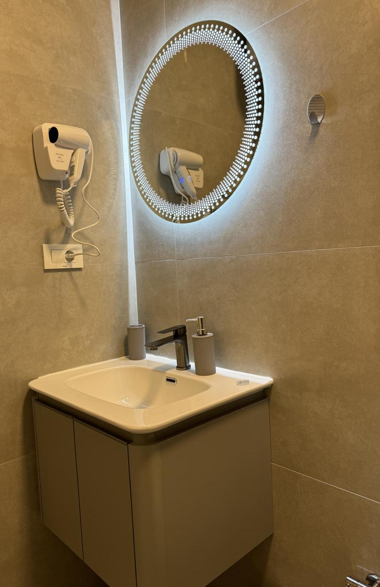 Midtown Prishtina Stays - Central Location Pristina Extérieur photo