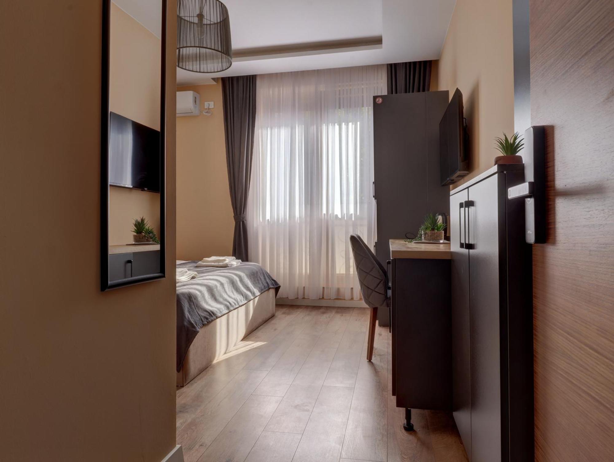 Midtown Prishtina Stays - Central Location Pristina Extérieur photo
