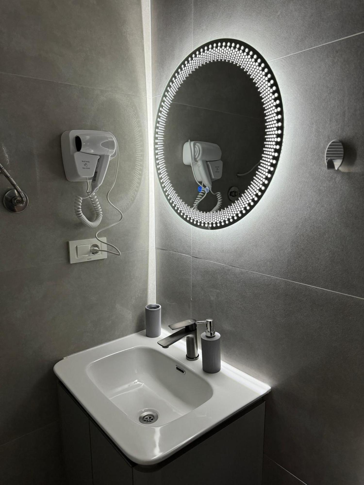 Midtown Prishtina Stays - Central Location Pristina Extérieur photo