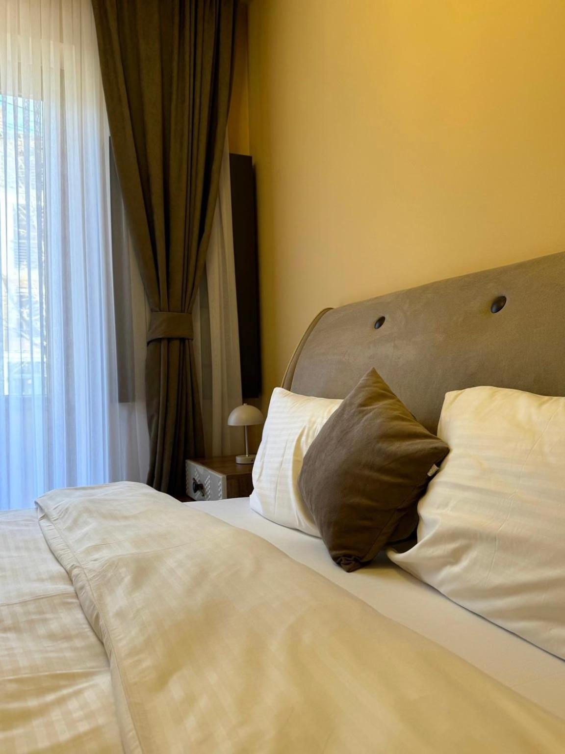 Midtown Prishtina Stays - Central Location Pristina Extérieur photo